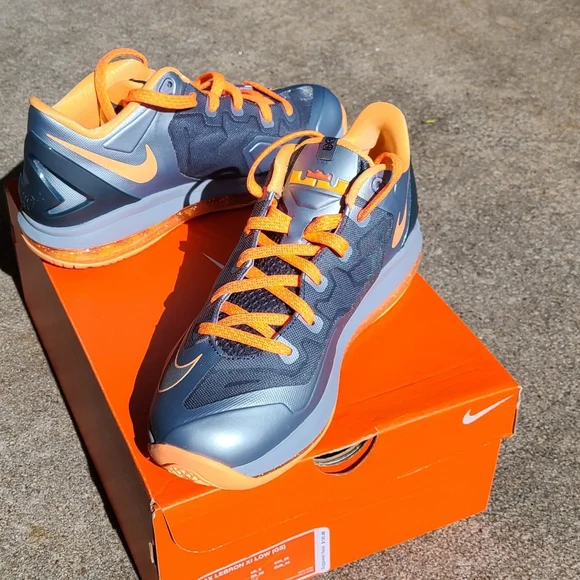 Nike Max LeBron Xi low (GS) size 7Y Lt mgnt Grey, dark midnight Grey and Mango - Picture 4 of 5